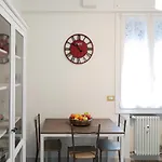 Spazioso appartamento con 3 camere e 2 bagni, super centrale!